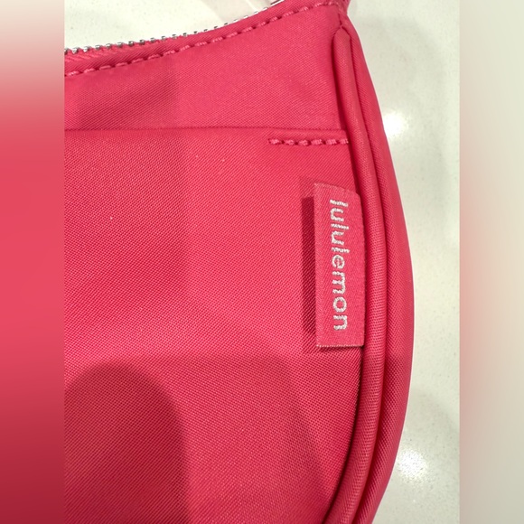 NWOT-Lululemon City Essentials Mini 1L Shoulder Bag-Raspberry Pink - Picture 3 of 14